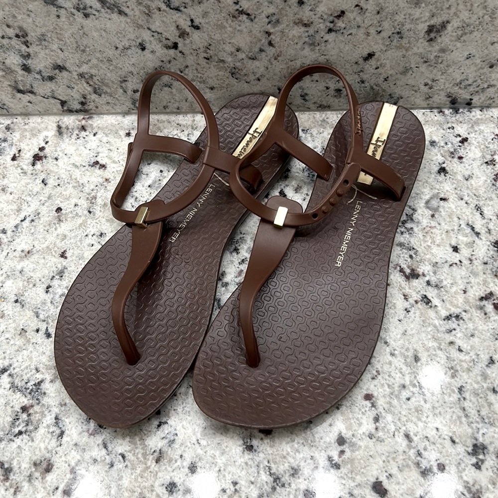 Ipanema Brown Matte Thong Sandal, Size 6